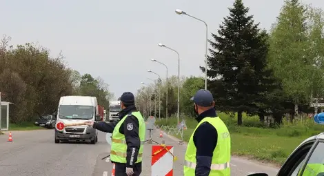 Контролните пунктове в Русе връщат по 200 коли дневно