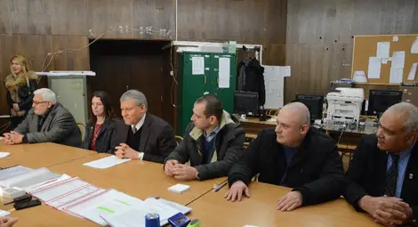 Румен Христов /третият отляво надясно/ и част от кандидат-депутатите на Реформаторския блок. Снимка: Красимир СТОЯНОВ