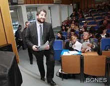 Студент към Христо Иванов: За какво разделение на властите говорим