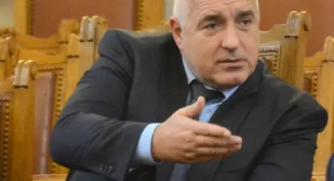 Борисов стои два часа в парламента в стаята на Цачева