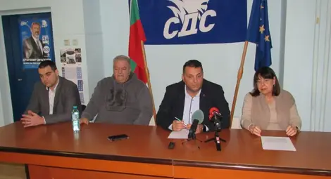 СДС праща сигнал до служебния премиер Донев за действията на областния по казуса „Пазарджиев“ СДС праща сигнал до служебния премиер Донев за действията на областния по казуса „Пазарджиев“