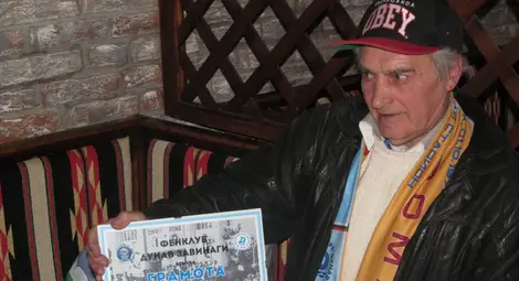 Тодор Иванов с грамота от феновете за особени заслуги