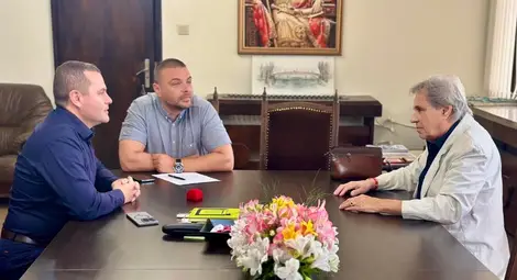 Пенчо Милков връчи златна значка &bdquo;Русе&ldquo; на музиканта Пламен Загоров