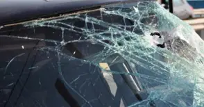 Двама души починаха след нелепи катастрофи