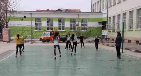 Две емблематични русенски училища отбелязават годишнини от създаването си Две емблематични русенски училища отбелязават годишнини от създаването си