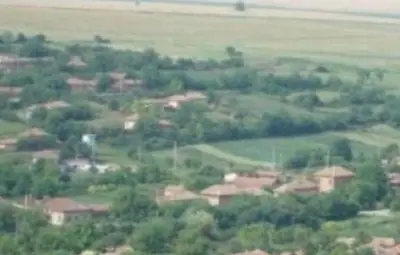 150-годишна църква се разцепи 150-годишна църква се разцепи