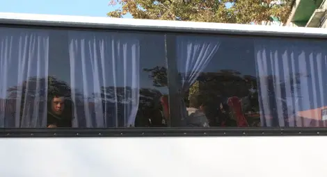 Изоставените ученици в Испания са добре, 12 възрастни се грижат за тях