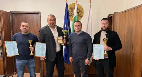 Пенчо Милков се срещна с русенските шампиони по полицейска лична защита и карате