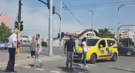 Дядо, чичо и внуче са задържани за побоя над шофьор в София