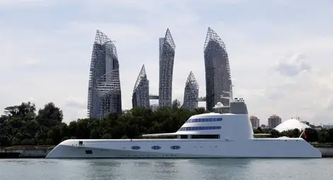 Руски милиардер съди за $100 млн. компанията - не боядисала добре яхтата му 