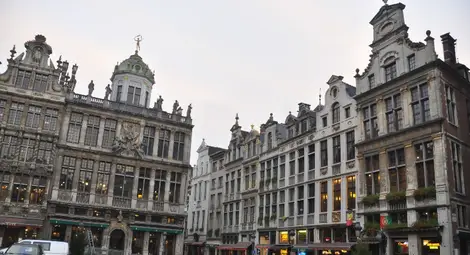 Как да се вдъхновим от Европа, докато Жулиен отваря бутилки