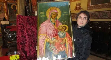 Рядка чудотворната икона на кърмеща Богородица показват в Русе