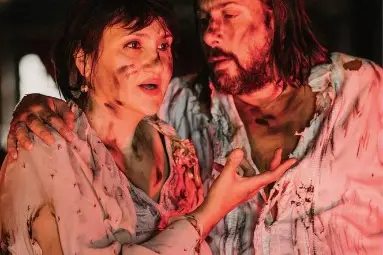 Фотоизложба в &bdquo;изгорялата опера&ldquo;:  &bdquo;За артиста сцената е навсякъде!&ldquo;