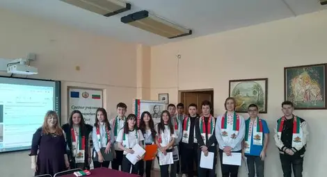 Русенското училище "Възраждане" отбеляза 146 години от Освобождението на България /галерия/ Русенското училище "Възраждане" отбеляза 146 години от Освобождението на България /галерия/