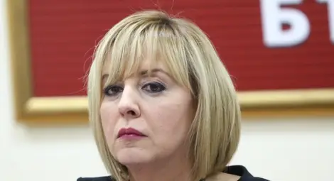 Мая Манолова праща Изборния кодекс в Конституционния съд