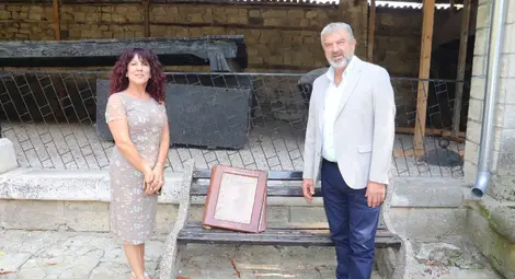 Книга на повече от век бе дигитализирана със съдействието  на областния управител на Русе Драгомир Драганов