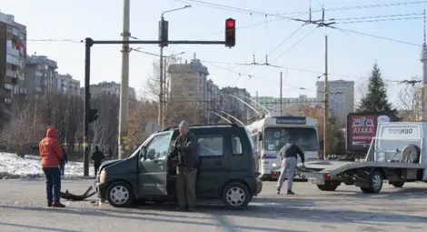 Читири автомобила намачкани заради неспазено предимство