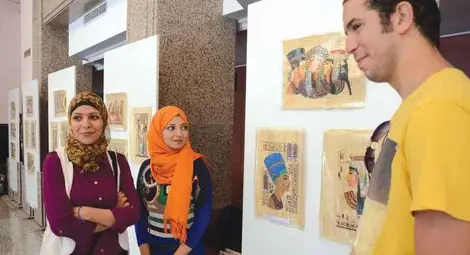 Александриецът Айман подреди  египетски папируси в Доходното