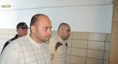 Рецидивист, гасил цигари в пленник, избяга от 10 г. затвор