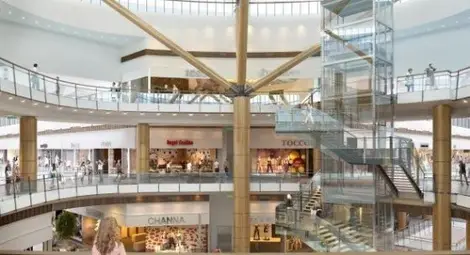 От днес отпадат ограниченията за моловете, отварят игралните зали