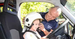 Малки огнеборци гасиха пожари рамо до рамо с възрастните си колеги