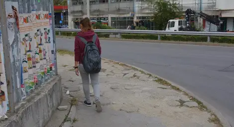 Граждани: Тежките камиони на цирка разбиха тротоара до &bdquo;Кауфланд&ldquo;