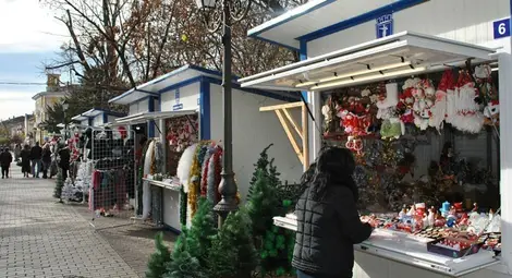 Коледният базар се мести на площад „Света Троица“ Коледният базар се мести на площад „Света Троица“
