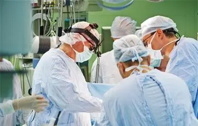 Британска тийнейджърка почина от инфаркт, не ходила до тоалетна от 2 месеца