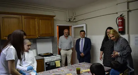 Екипът на Дневен център &bdquo;Милосърдие&ldquo; към &bdquo;Каритас&ldquo;-Русе откри обновена кухня и стая за игротерапия