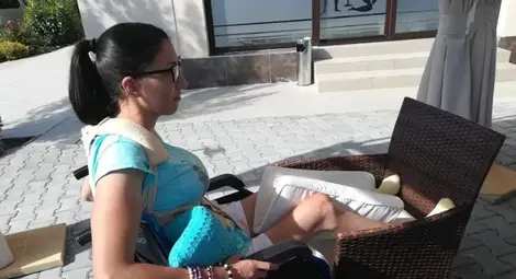 Ива вече брои минутите, в които успява да се задържи на крака