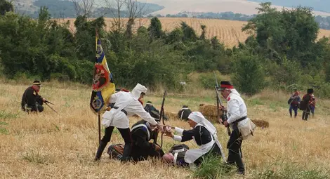 Ансамбъл &bdquo;Българе&ldquo; и дует &bdquo;Аморе&ldquo; поздравиха Две могили за празника