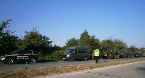 Колони с военна техника задръстват магистрала "Хемус"