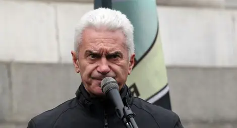 Депутати от Атака нахлуха в Нова телевизия