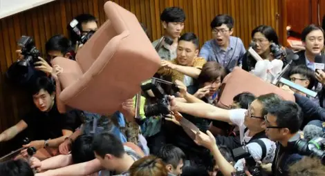 Сблъсъци с роднини на пътниците от изчезналия Боинг 777