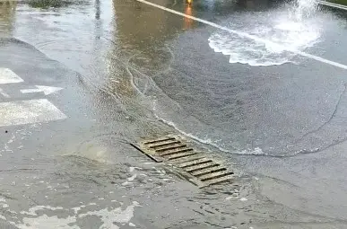 Строителят на &bdquo;Трети март&ldquo; със  срок да оправи проблема с езерото