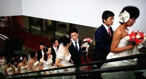 Над 100 булки изчезнаха след масова сватба в Китай