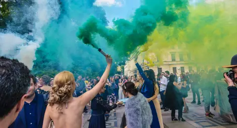 Балове ще има: Падат ограниченията за събиране над 15 човека