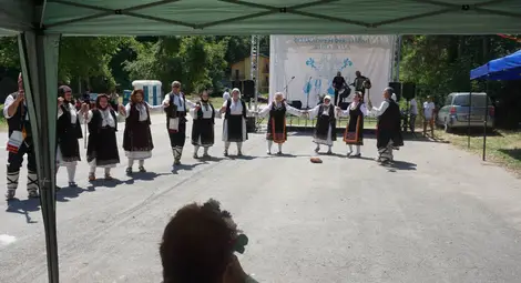 Фолклорният събор „Жива вода“ отново събра стотици хора от цялата страна в Каран Върбовка Фолклорният събор „Жива вода“ отново събра стотици хора от цялата страна в Каран Върбовка