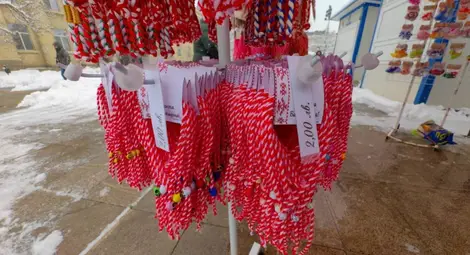 Поскъпването на мартениците следвало цените на хляба