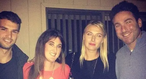 Григор Димитров придружи Шарапова на парти на легендарен треньор