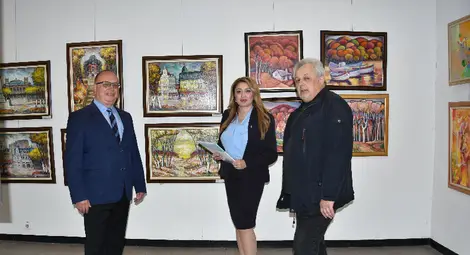 Георги Георгиев на изложба, посветена на Русе: Днес заставаме пред самото лице на Русе, създадено обаче не от тухли и камък, а от вдъхновение и порив към изящното Георги Георгиев на изложба, посветена на Русе: Днес заставаме пред самото лице на Русе, създадено обаче не от тухли и камък, а от вдъхновение и порив към изящното