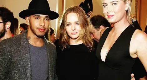 Шарапова разтвори деколте заедно с Хамилтън Шарапова разтвори деколте заедно с Хамилтън