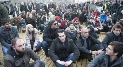 Десетки интелектуалци на протест срещу Слави Бинев Десетки интелектуалци на протест срещу Слави Бинев