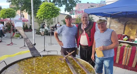 Юнашкият тиган на Ангел за пръв път ще вари сандровска чорба с девет вида риба