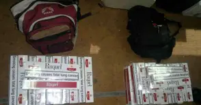 Туристка натъпкала 2 раници с цигари