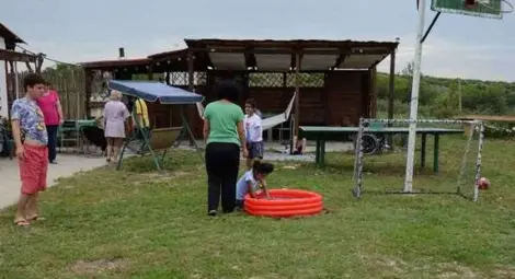 Благотворителен базар събира пари за децата в Розовата къща
