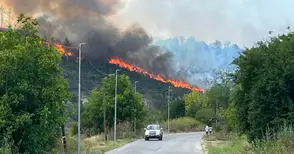 Овладяха запален от влак пожар преди дом „Приста“ и къщите в Средна кула и Долапите