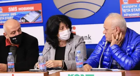 Автобуси и таксита спират да возят за ден в знак на протест