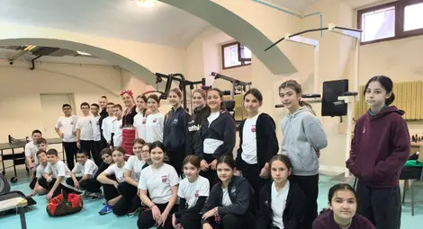 Баба Марта мина на финален тур през всички класове на русенското училище "Христо Ботев" Баба Марта мина на финален тур през всички класове на русенското училище "Христо Ботев"