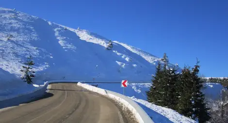 По част от пътя Бяла-Попово в района на гр. Бяла е въведено ограничение на скоростта до 30 км/ч